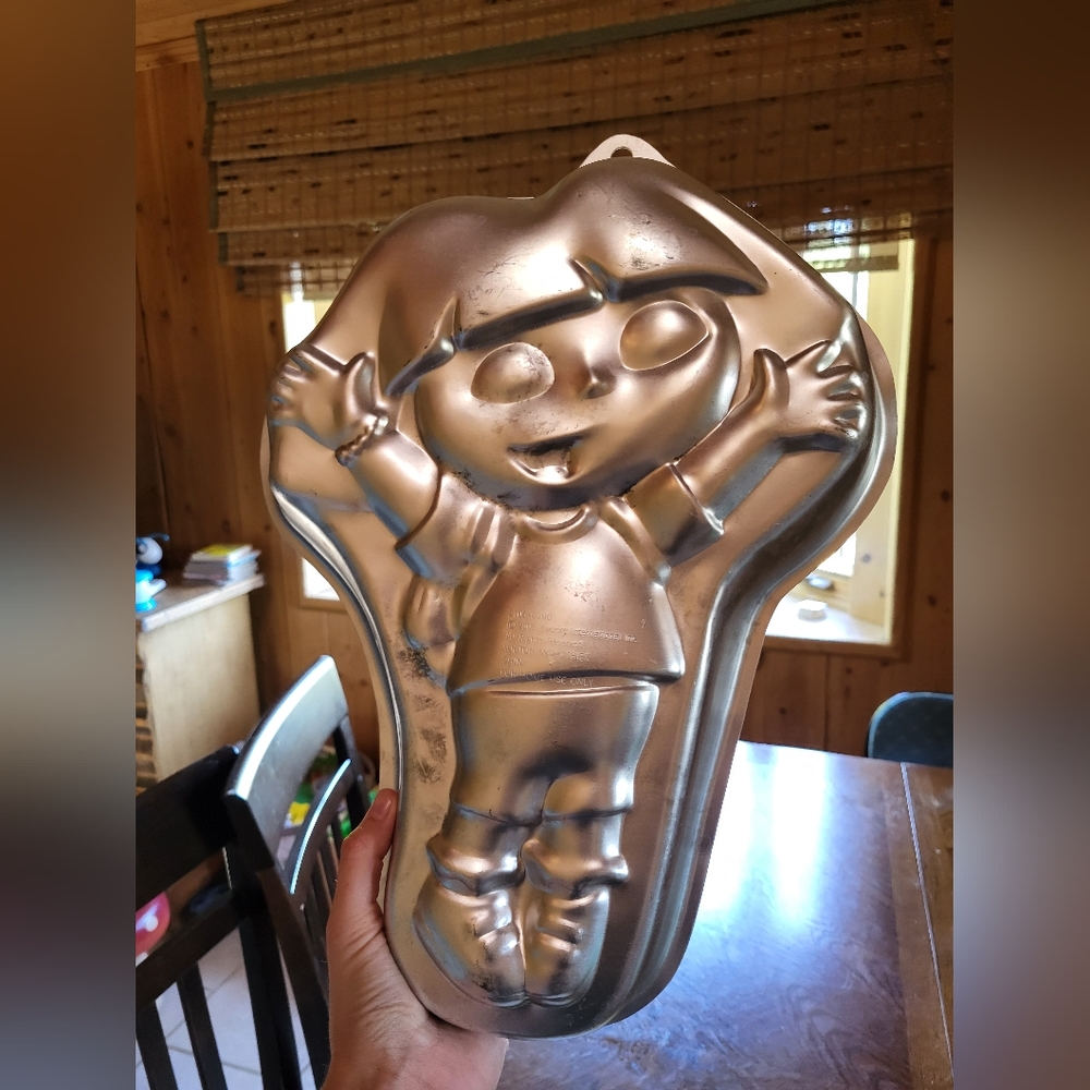 Dora the Explorer cake pan